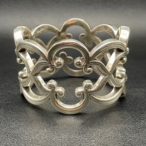 BRIGHTON Toledo Wide Hinged Bangle Bracelet in Silver • JB8670 Arabesque Clover